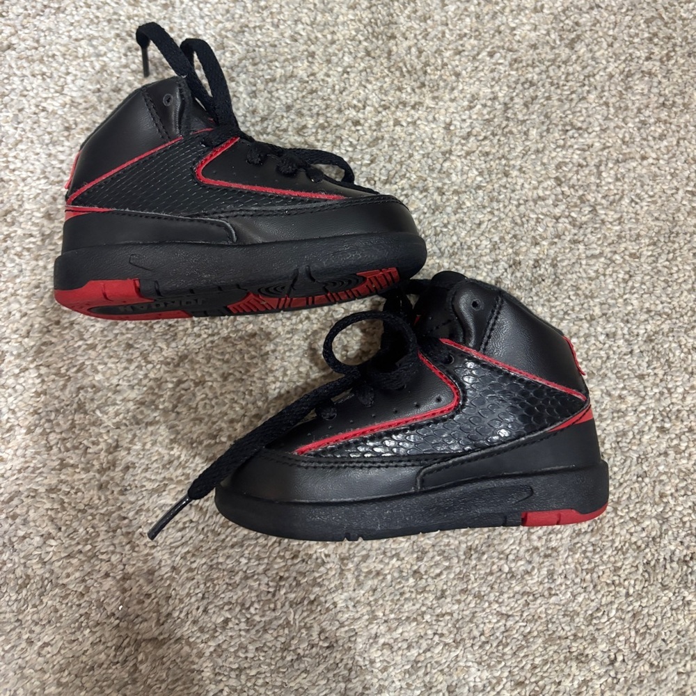 Nike Air Jordan 2 Retro Toddler Shoes Black/Red Size 4C Toddler Sneakers - Picture 2 of 9